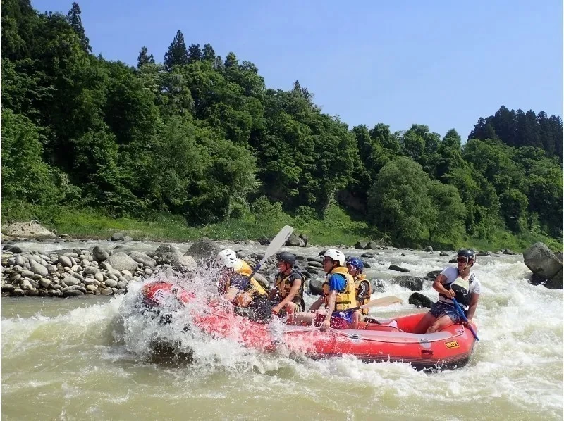 [Niigata/Tokamachi] 1st grade elementary school students can participate! Japan's biggest river Shinano River Rafting Tour! With hot springの紹介画像