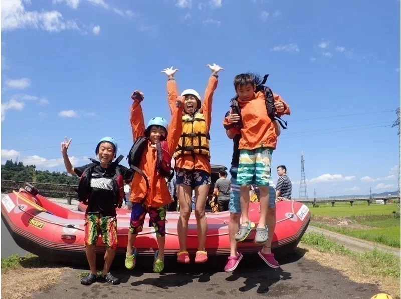 [Niigata/Tokamachi] 1st grade elementary school students can participate! Japan's biggest river Shinano River Rafting Tour! With hot springの紹介画像