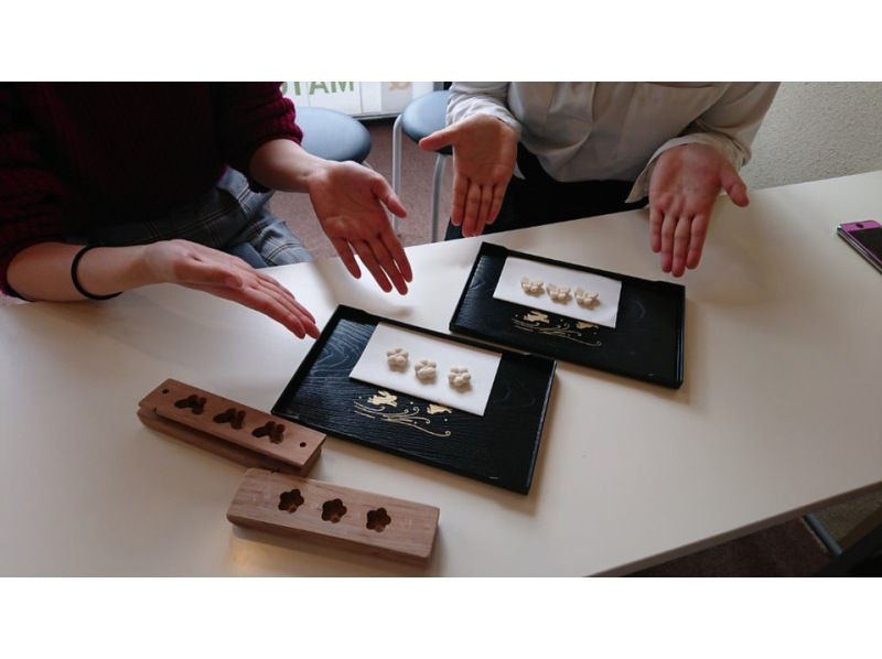 【京都・下京区】点て出しお抹茶付き！お干菓子作り体験　五条駅より徒歩1分の紹介画像