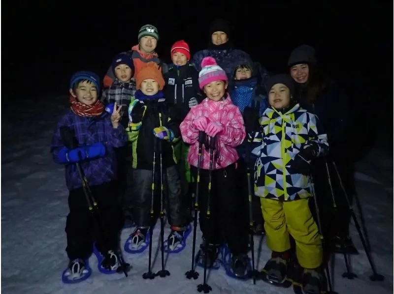 [Niigata/Tokamachi/Snowshoe Night] Don't worry if you are not confident in your physical strength! With guide! Let's put on snowshoes and take a walk in the snow country at night!の紹介画像