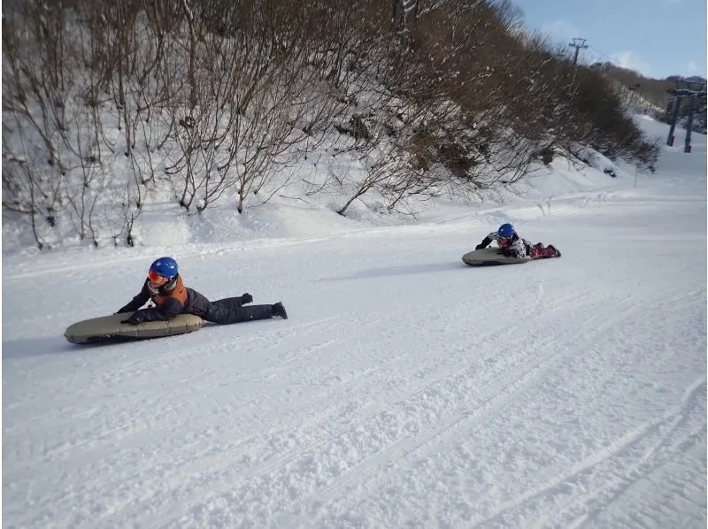 [Niigata/Tokamachi] Snow surface is slippery! Air board tour (half day, hot spring included)の紹介画像