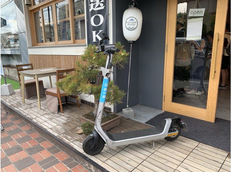 [Yamanashi/Kawaguchiko/Fujiyoshida] No driver's license required! Free plan to freely visit tourist attractions at the foot of Mt. Fuji on a rental electric kickboard!の紹介画像