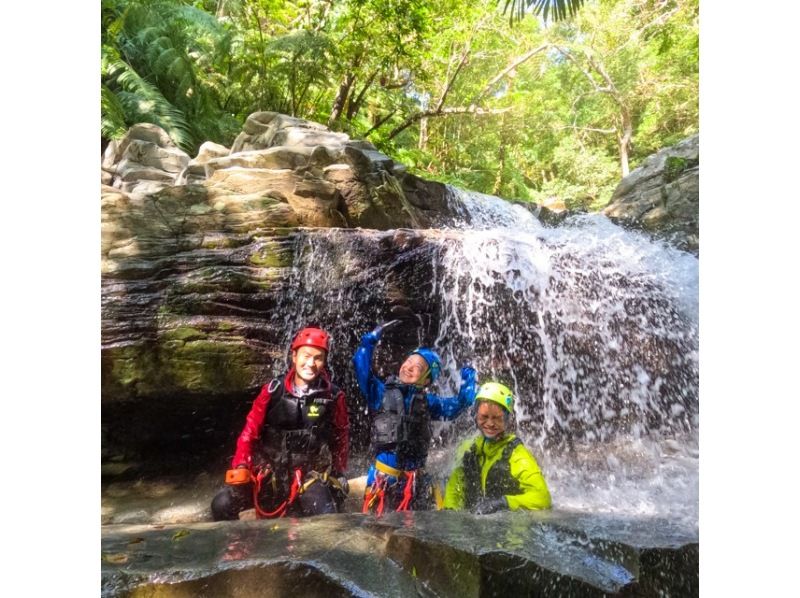 [Okinawa/Yanbaru] Parents and children can play! River trekking & canyoning | Half-day tour | Photos and videos includedの紹介画像