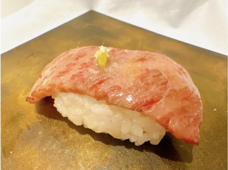 Tuna, salmon, and Japanese beef nigiri sushi chef experience planの紹介画像