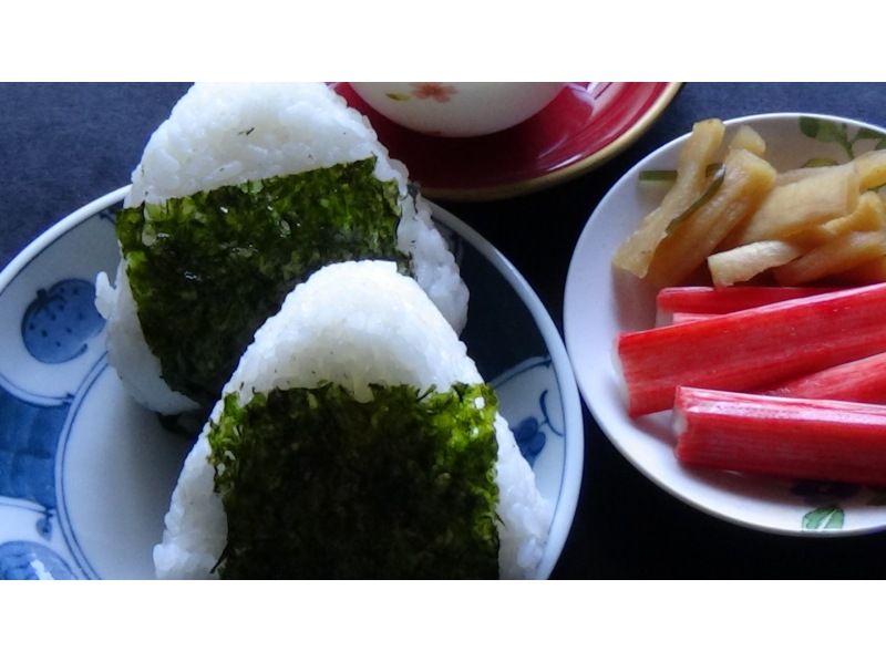 [โตเกียว/ชินจูกุ] ชั้นเรียนทำอาหารโอนิกิริและปิกนิกที่อุทยานแห่งชาติชินจูกุเกียวเอ็นの紹介画像