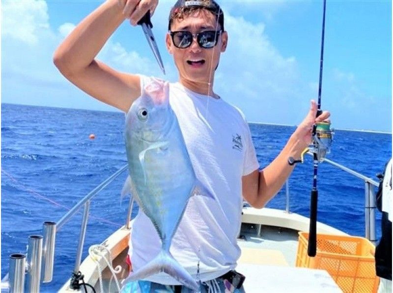 [Okinawa Blue Cave ❤ Private experience diving & Ginowan Boat fishing] Beginners welcome Experience diving ☆ Fishing experience on a boat ♪の紹介画像