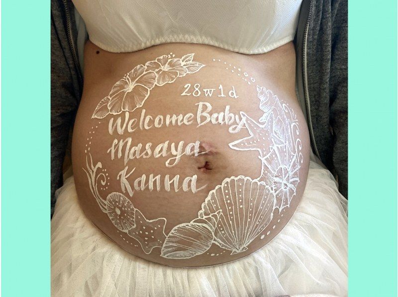 [Okinawa/Miyakojima] Photo shoot by a professional photographer included! Why not keep your precious moments as a memory with maternity paint? Maternity art that makes your stomach look cute.の紹介画像