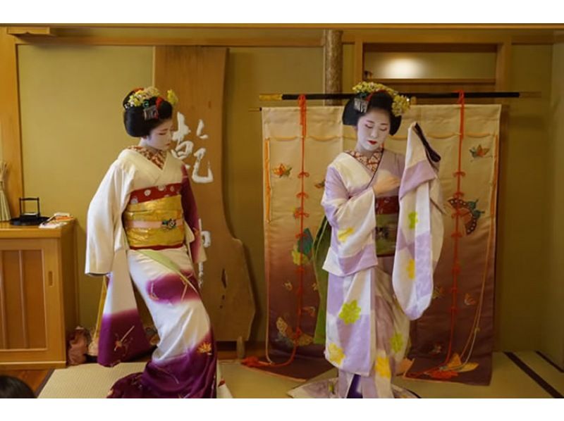 [京都/只园]团体包车！ 60分钟，包括舞妓的京都舞蹈和榻榻米体验の紹介画像