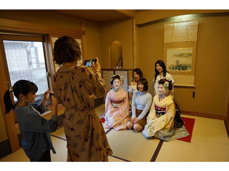 [京都/只园]团体包车！ 60分钟，包括舞妓的京都舞蹈和榻榻米体验の紹介画像