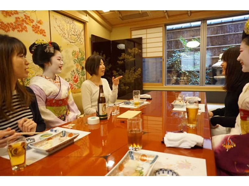 [เกียวโต/กิออน] กฎบัตรกลุ่ม! แผนอาหารกลางวัน "หลักสูตรไคเซกิตอนเที่ยงของเกียวโต" กับไมโกะの紹介画像