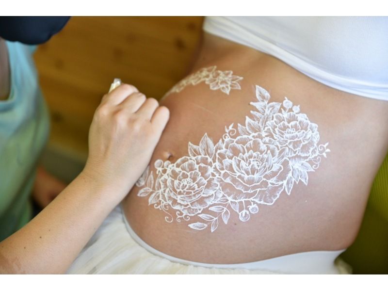 [Okinawa/Miyakojima] Would you like to keep your precious moments as a memory with maternity paint? Color your lovely big belly cutely!の紹介画像