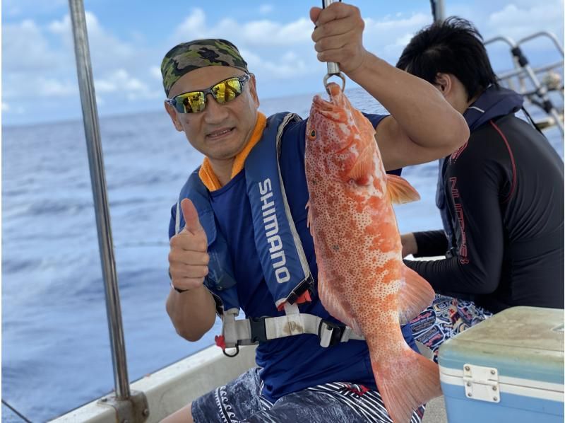 [Spring Sale in progress] Aim for a big fish with a half-day swim fishing on Ishigaki Island. Catch a red jinbai! [PM course]の紹介画像