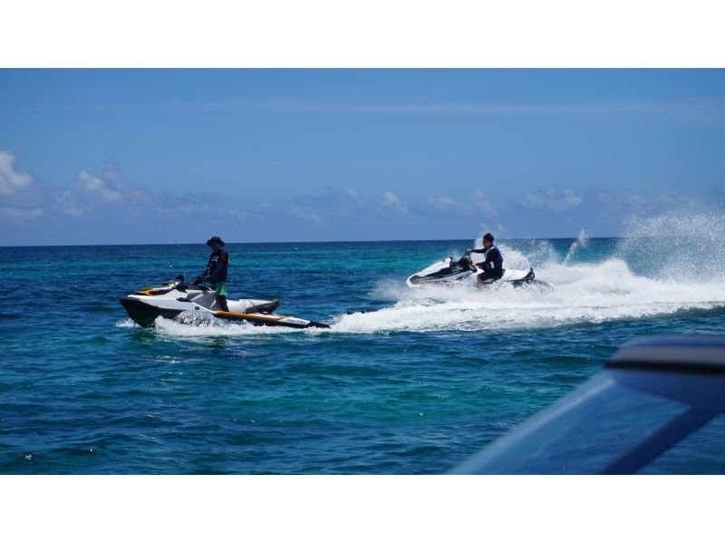 【沖繩東岸】私人訂製之旅，搭乘摩托艇暢遊翠藍的大海の紹介画像