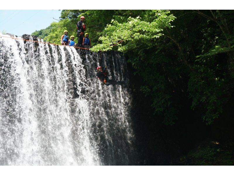【栃木・那須】夏は川にどぼーーーーん! シャワークライミング　ジップラインコースの紹介画像