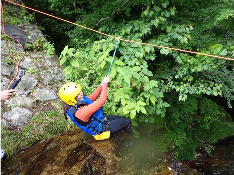 【栃木・那須】夏は川にどぼーーーーん! シャワークライミング　ジップラインコースの紹介画像