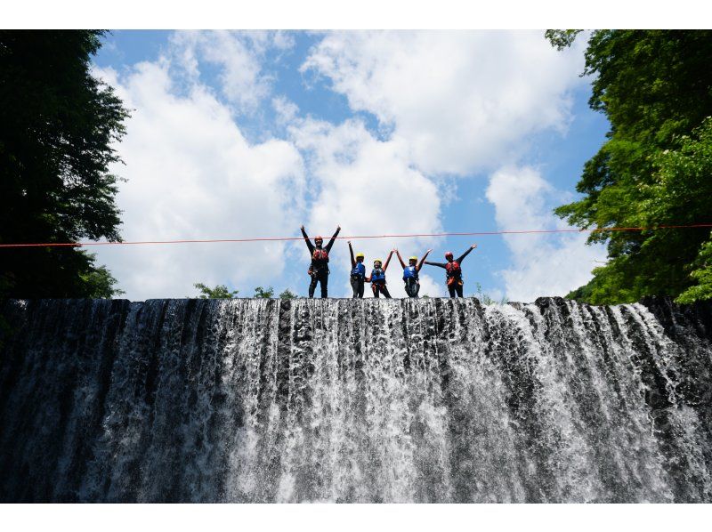 【栃木・那須】夏は川にどぼーーーーん! シャワークライミング　ジップラインコースの紹介画像