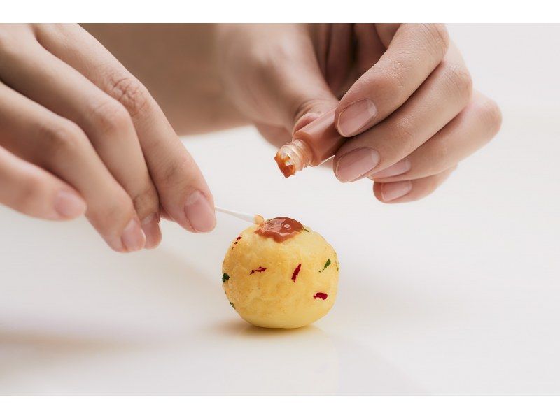 [Osaka Namba] Takoyaki food sample making experience | Choose a keychain or magnet!の紹介画像