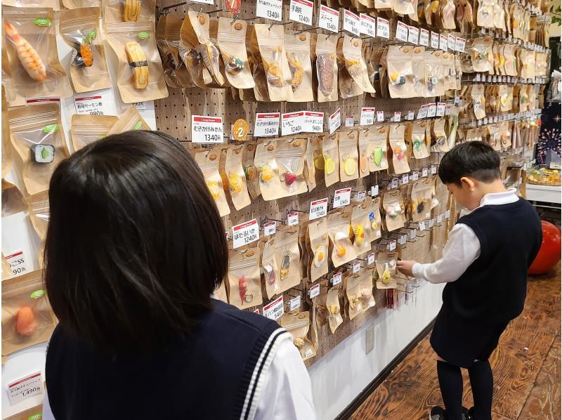 [Osaka Namba] Takoyaki food sample making experience | Choose a keychain or magnet!の紹介画像