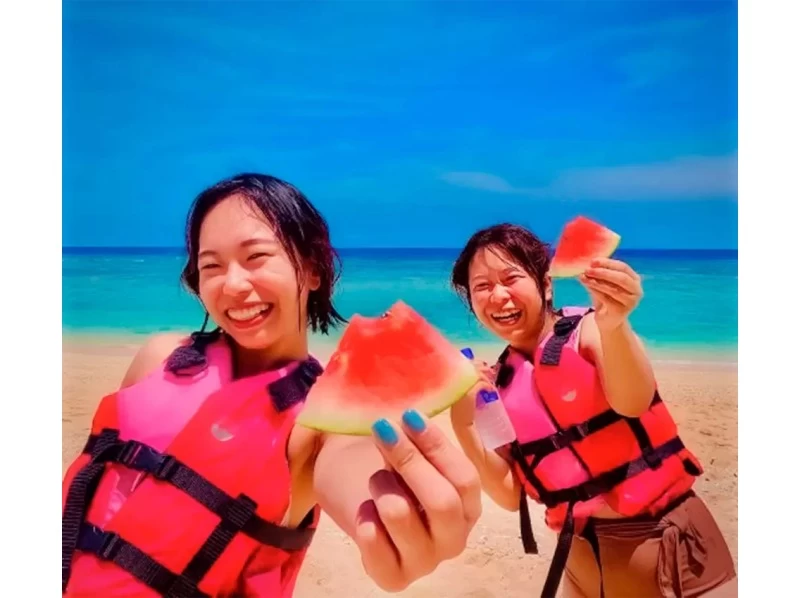 [Okinawa/Kouri Island] Reservations possible the day before! Clear SUP experience at an unexplored beach near Churaumi Aquarium! Free underwater camera & drone photography that looks great on SNS! Safe for beginners and childrenの紹介画像