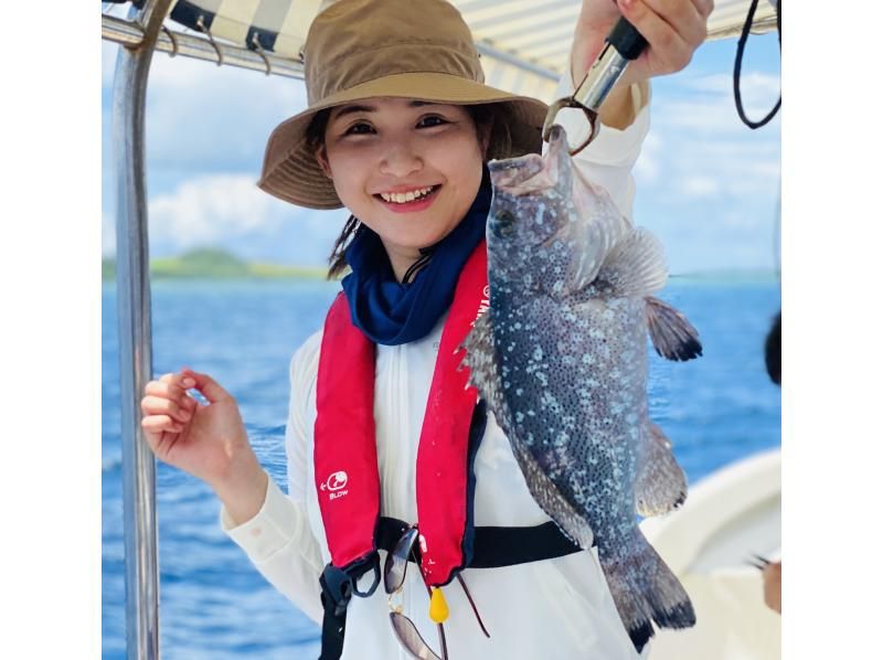 [Spring Sale in progress] Aim for a big fish with a half-day swim fishing on Ishigaki Island. Catch a red jinbai! [AM course]の紹介画像