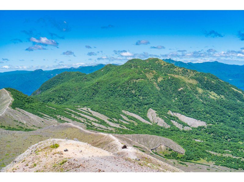 [Hokkaido/Noboribetsu] Hiking tour around Mt. Tarumae calderaの紹介画像