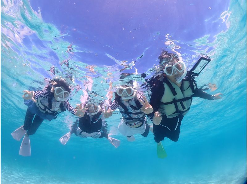 宮古島・家族貸切割引・2時間【ご家族貸切ウミガメシュノーケルフォトツアー】高品質写真＆動画付き【追加料金無し】1歳〜OK！お子様料金有り★の紹介画像