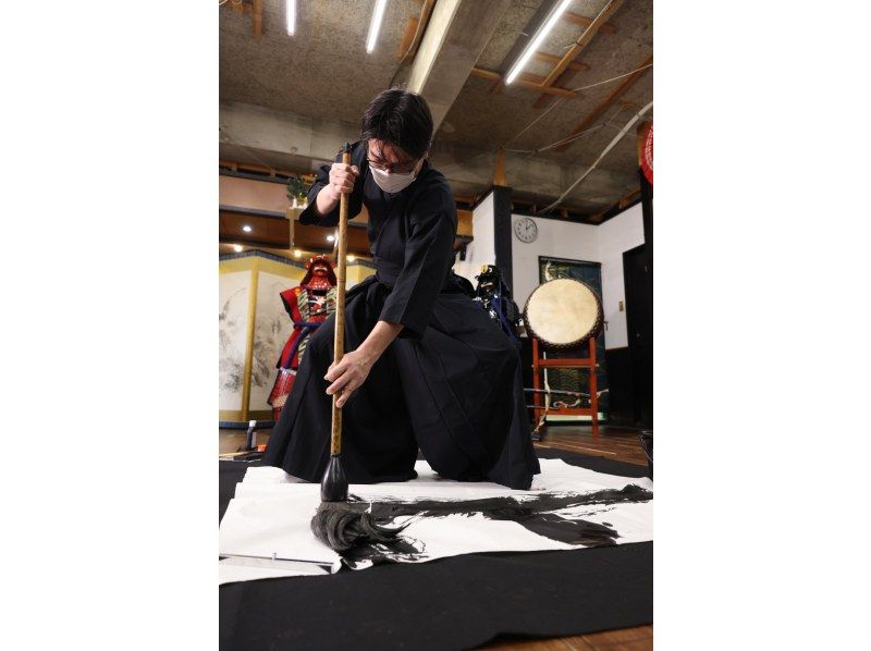 【大阪城・Samurai Calligraphy】大坂の陣という戦を前に、これまでの人生を振り返り全紙に最後のひと文字を大筆で！