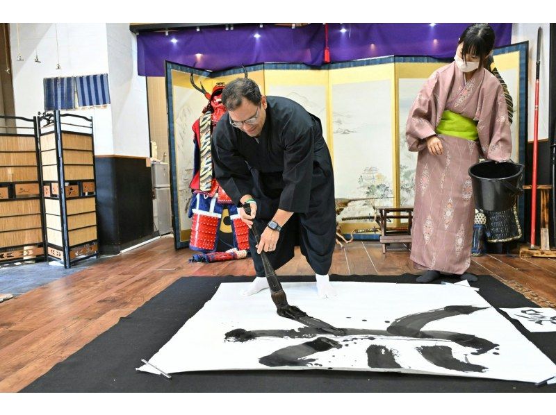 [大阪城]穿着和服的武士书法学习武士道和禅宗の紹介画像