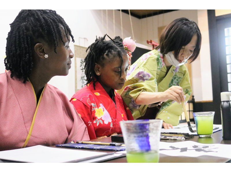 【By Osaka Castle】Learning Zen of Japanese Beauty Calligraphy in kimonoの紹介画像