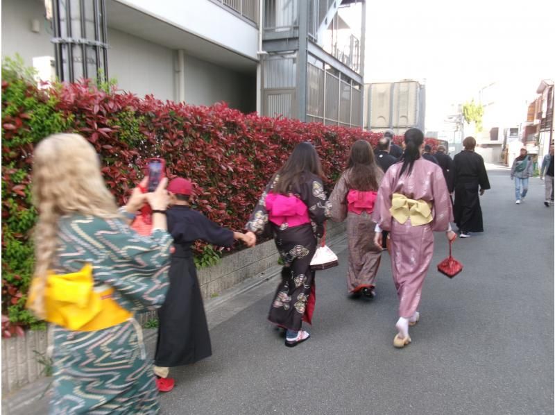 【By Osaka Castle】Learning Zen of Japanese Beauty Calligraphy in kimonoの紹介画像