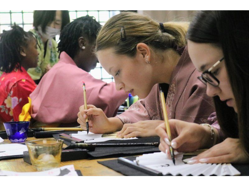 【By Osaka Castle】Learning Zen of Japanese Beauty Calligraphy in kimonoの紹介画像