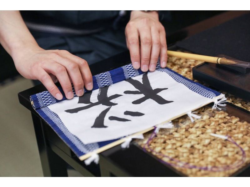 [Osaka Castle] Experience the best calligraphy master class in Hinomoto wearing a kimonoの紹介画像