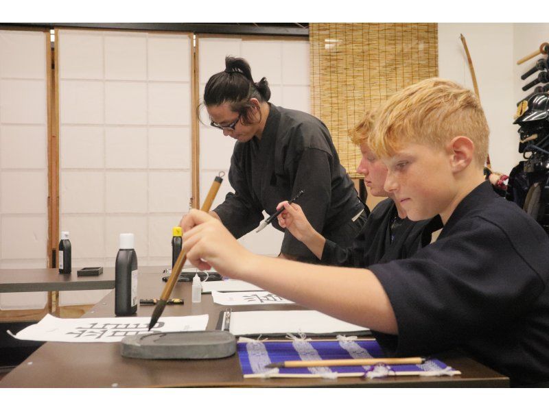 【By Osaka Castle】Learning Zen of Japanese Beauty Calligraphy in kimonoの紹介画像