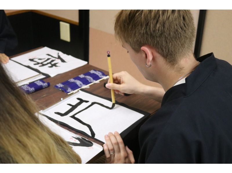 【By Osaka Castle】Learning Zen of Japanese Beauty Calligraphy in kimonoの紹介画像
