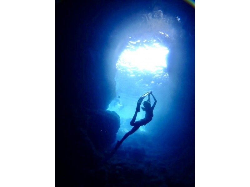 [Okinawa Blue Cave] Boat Entry Blue Cave Skin Divingの紹介画像