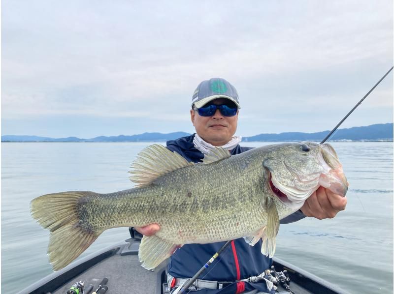 【滋賀・大津】びわ湖釣りガイド「ワンデイプラン・８ｈ」初心者歓迎！手ぶらOKの紹介画像
