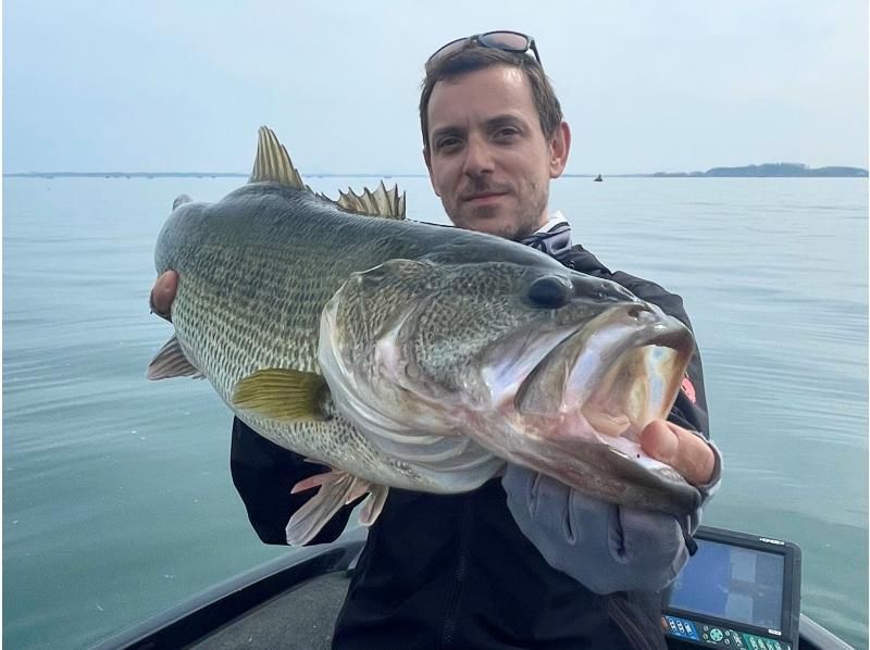 【滋賀・大津】びわ湖釣りガイド「ワンデイプラン・８ｈ」初心者歓迎！手ぶらOKの紹介画像