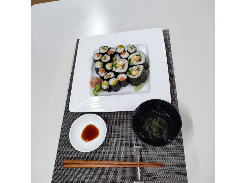 【池袋・東京】スプリングセール実施中　日本の味わいを満喫！寿司ローリング体験　太巻き・細巻き、小鉢＆デザートの紹介画像