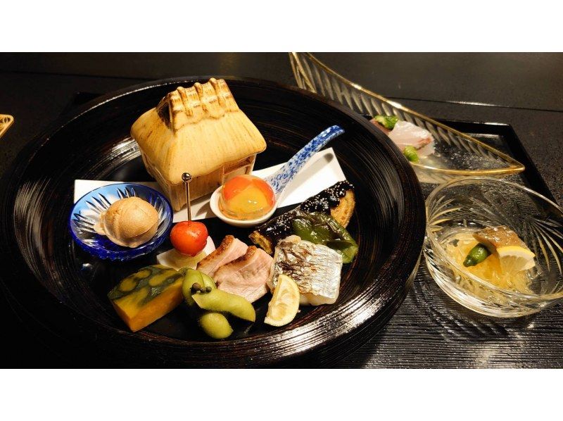 [神奈川/小田原]在擁有260年歷史的餐廳一邊用餐一邊體驗傳統藝伎表演の紹介画像