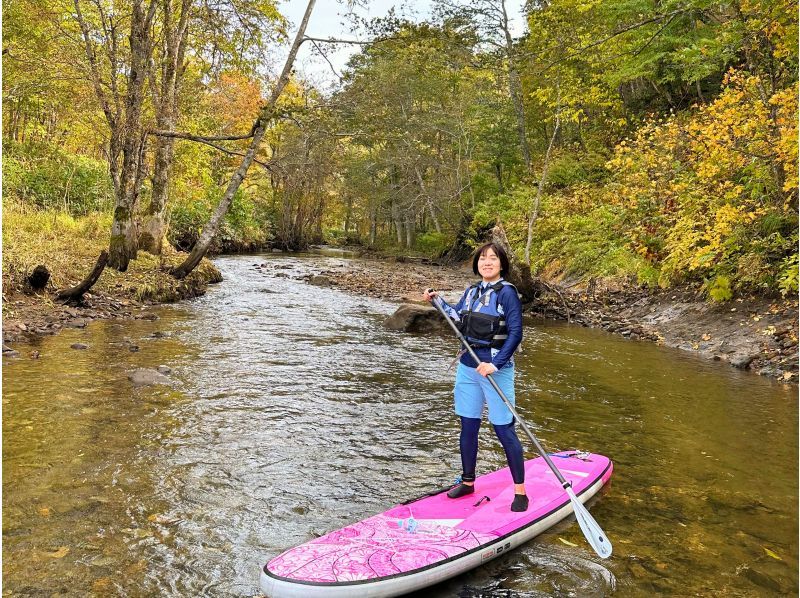 [Hokkaido, Yoichi/Akaigawa] Limited run until October! Forest Lake SUP ~ Relax in the quiet forest and clear air ~ Free wetsuit rental ♪ Ochiai Dam Lakeの紹介画像