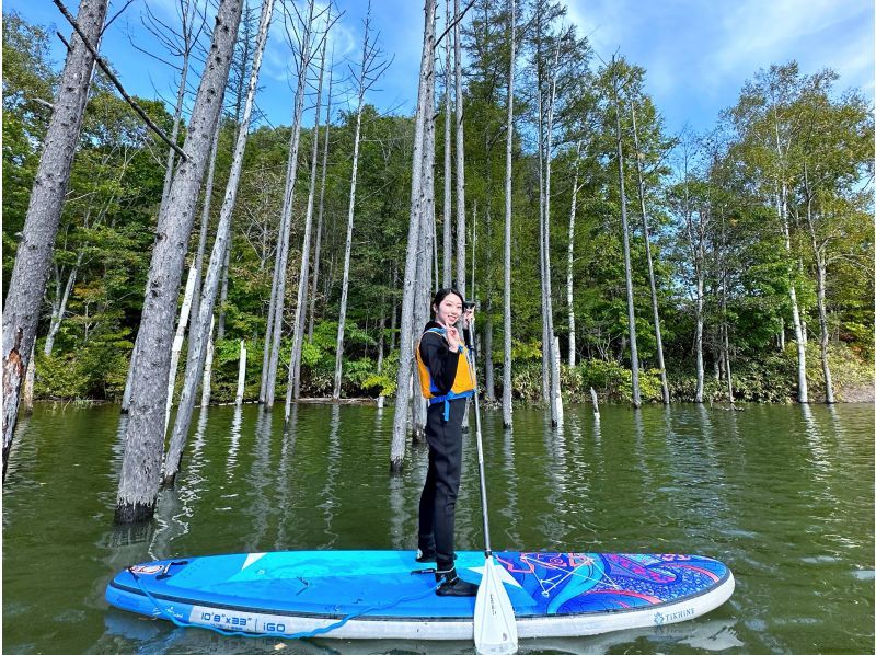 [北海道/餘市/赤井川]限定活動至10月！森林湖SUP〜在安靜的森林和清新的空氣中舒緩〜免費潛水服租賃♪落合水壩湖の紹介画像