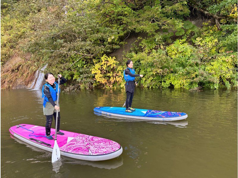 [Hokkaido, Yoichi/Akaigawa] Limited run until October! Forest Lake SUP ~ Relax in the quiet forest and clear air ~ Free wetsuit rental ♪ Ochiai Dam Lakeの紹介画像