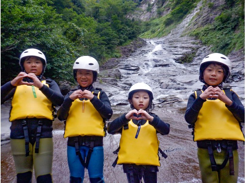 SALE! [Gunma/Minakami/Half-day rafting 3 hours/Tour photos are free!] <Family discount> Share your adventure memories with your family!の紹介画像