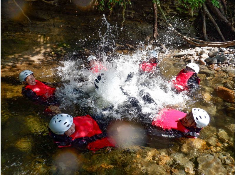 [Gunma/Minakami/Half-day canyoning 3 hours] Family discount: Great plan for families to participate★Student discount available★Free rentalの紹介画像