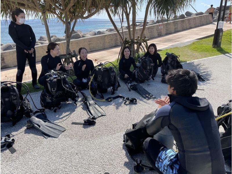 Okinawa, Motobu Town, Gorilla Chop Beach Fun Diving is very popular among beginners and divers who have never divered before. Free GoPro photo data service and all equipment rental fees are included!の紹介画像