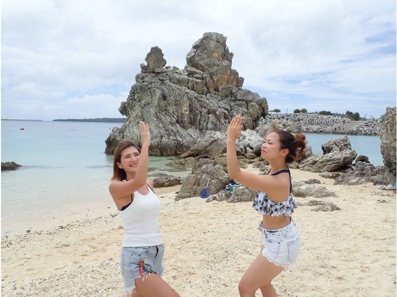 Okinawa, Motobu Town, Gorilla Chop Beach Fun Diving is very popular among beginners and divers who have never divered before. Free GoPro photo data service and all equipment rental fees are included!の紹介画像