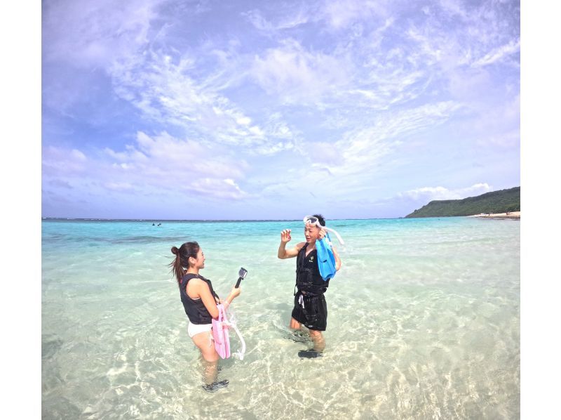 [Okinawa, Miyakojima, Snorkeling] Filmed with the latest cameras! Safe and secure, just a 15-minute walk from the city center! Overwhelmingly popular! A mystical experience of swimming with wild sea turtles!の紹介画像