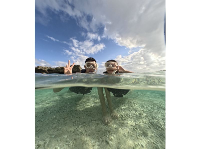 [The only one in Miyakojima! A comfortable snorkeling shop with free facilities] Anyone from 2 to 75 years old can enjoy it! The store is a 15-minute walk from the city center, so you can feel safe!の紹介画像