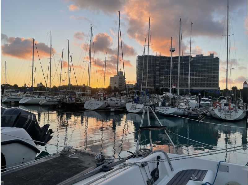 [Okinawa, Ginowan] A different kind of executive experience in Okinawa Sailing Cruiser Yacht - Runs only by the power of the wind! Just near Naha.の紹介画像