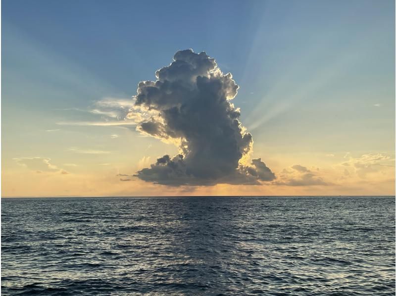 [Okinawa, Ginowan] A different kind of Okinawan marine sports experience - Executive experience Sailing Cruiser Yacht runs on wind power only without an engine!の紹介画像